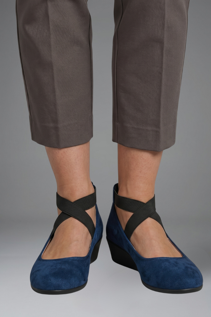 Women's Orthopaedic Slip-On Flats - Low Wedge Elastic Strap