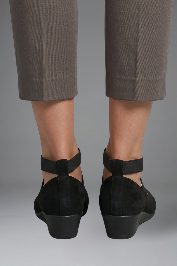 Women's Orthopaedic Slip-On Flats - Low Wedge Elastic Strap